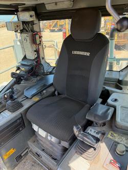 Liebherr Dozer 776