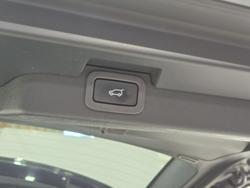 2019 Land Rover Discovery SD6 SE Series 5 MY20 4X4 Dual Range Santorini Black