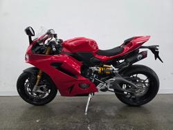 2025 DUCATI PANIGALE V2 S Red