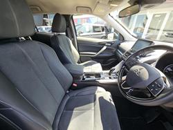 2023 Mitsubishi Eclipse Cross PHEV XLS