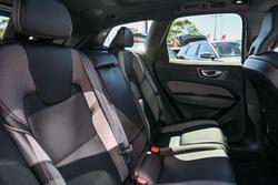 2022 Volvo XC60 B6 R-Design