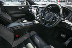 2022 Volvo XC60 B6 R-Design