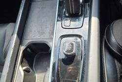 2022 Volvo XC60 B6 R-Design