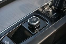 2022 Volvo XC60 B6 R-Design