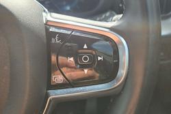 2022 Volvo XC60 B6 R-Design