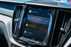 2022 Volvo XC60 B6 R-Design