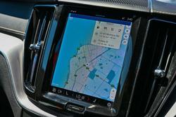 2022 Volvo XC60 B6 R-Design