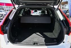 2022 Volvo XC60 B6 R-Design