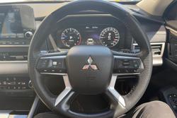 2023 Mitsubishi Outlander Exceed