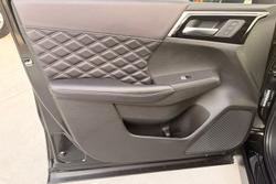 2023 Mitsubishi Outlander PHEV Exceed