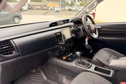 2023 Toyota Hilux SR