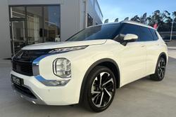 2023 Mitsubishi Outlander Exceed