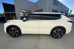 2023 Mitsubishi Outlander Exceed