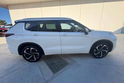 2023 Mitsubishi Outlander Exceed