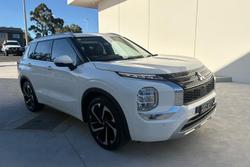 2023 Mitsubishi Outlander Exceed