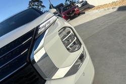 2023 Mitsubishi Outlander Exceed