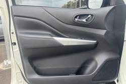 2022 Nissan Navara ST-X