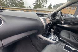 2022 Nissan Navara ST-X