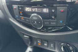 2022 Nissan Navara ST-X