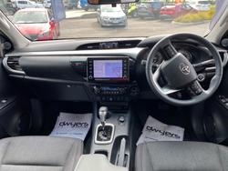 2025 Toyota HiLux SR5 48V