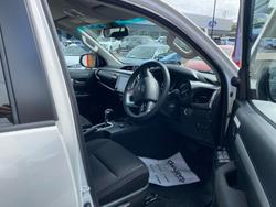 2025 Toyota HiLux SR5 48V