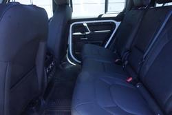 2025 Land Rover Defender 110 D350 X-Dynamic SE