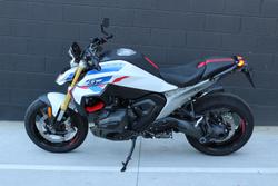 2025 BMW R 1300 R Performance