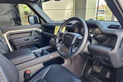 2025 Land Rover Defender 110 D350 X-Dynamic SE