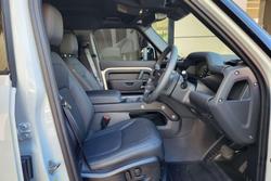 2025 Land Rover Defender 110 D350 X-Dynamic SE