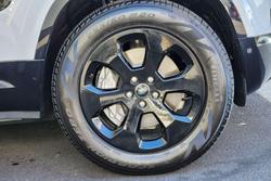 2025 Land Rover Defender 110 D350 X-Dynamic SE