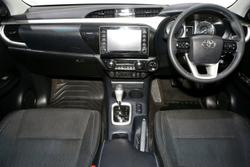 2023 Toyota Hilux SR5