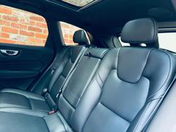 2022 Volvo XC60 B6 R-Design MY22 AWD Crystal White