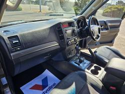 2014 Mitsubishi Pajero VR-X