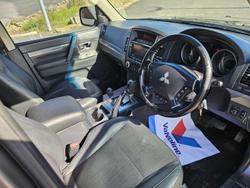 2014 Mitsubishi Pajero VR-X