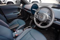 2025 MINI Aceman SE Favoured