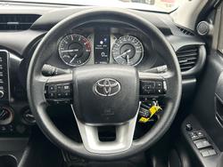 2022 Toyota Hilux SR