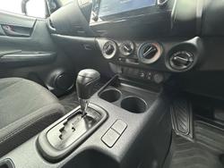 2022 Toyota Hilux SR