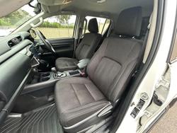 2022 Toyota Hilux SR