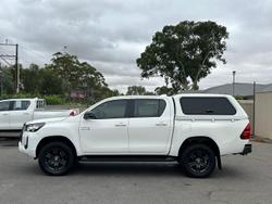 2022 Toyota Hilux SR