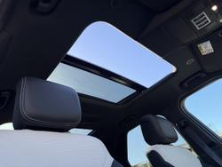 2023 Land Rover Discovery D300 R-Dynamic SE