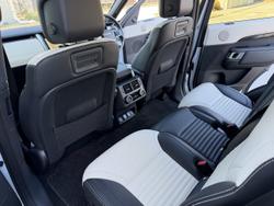 2023 Land Rover Discovery D300 R-Dynamic SE