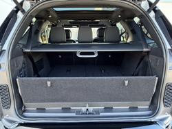 2023 Land Rover Discovery D300 R-Dynamic SE