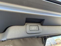 2023 Land Rover Discovery D300 R-Dynamic SE