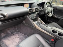 2014 Lexus IS 300h Luxury AVE30R Titanium Silver