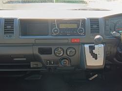 2005 Toyota Hiace Commuter TRH223R French Vanilla