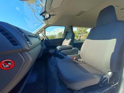 2005 Toyota Hiace Commuter TRH223R French Vanilla