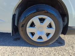 2005 Toyota Hiace Commuter TRH223R French Vanilla