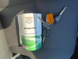 2005 Toyota Hiace Commuter TRH223R French Vanilla