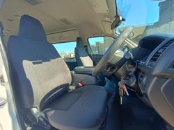 2005 Toyota Hiace Commuter TRH223R French Vanilla