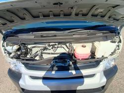 2005 Toyota Hiace Commuter TRH223R French Vanilla